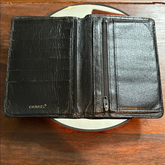 CHANEL Vintage Caviar Bi-fold Wallet in Black - Picture 9 of 14